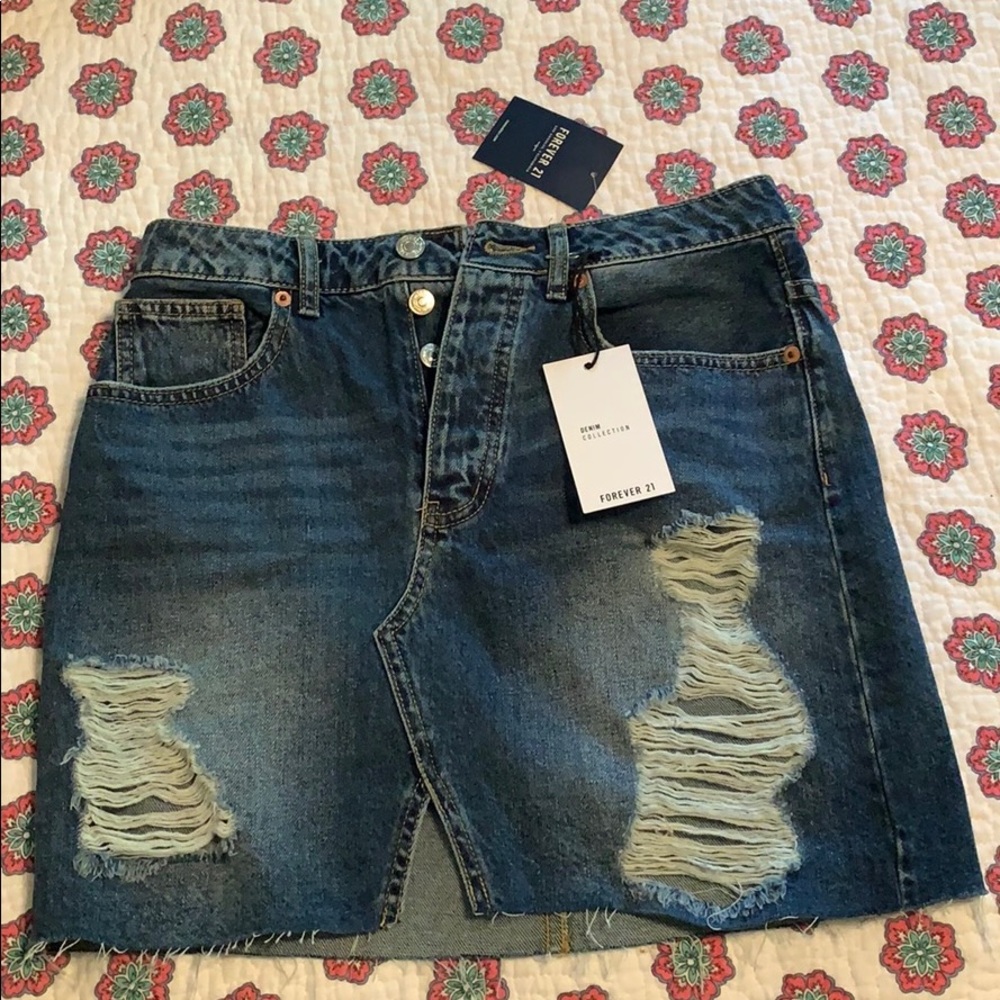 Forever 21 brand new denim skirt with tags ✨✨